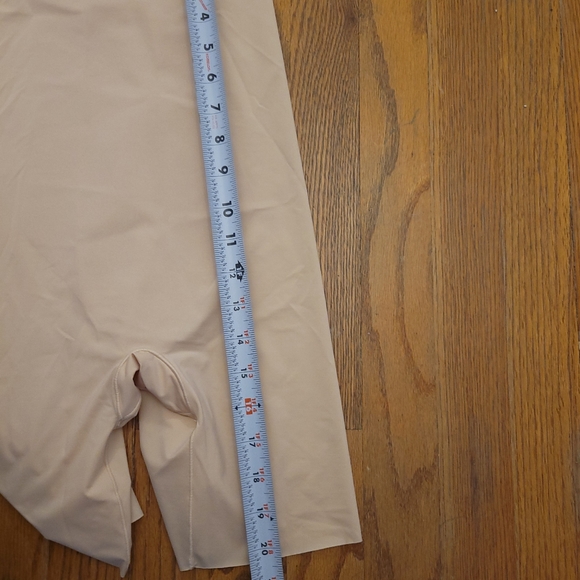 Spanx Thinstincts Girl Short Soft Nude Shapewear Lightweight Size Small Petite - Picture 7 of 7